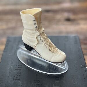 Just the Right Shoe Figure 8 Ice Skate Collectible